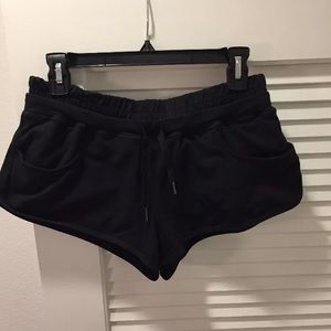 Lululemon Strength and Tone short black size 8
